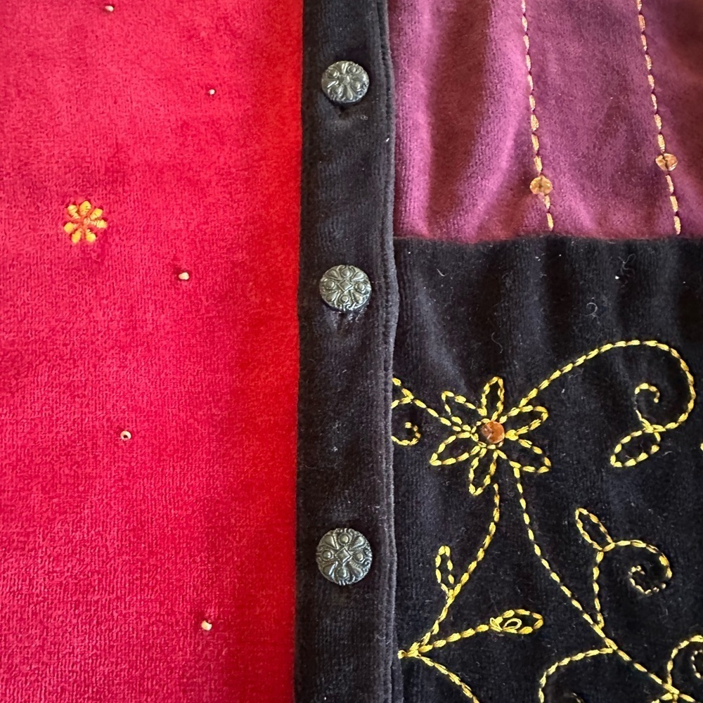 Susan Bristol | 90s Whimsigoth Velvet Embroidered V-Neck Cardigan, Size S - Picture 3 of 10